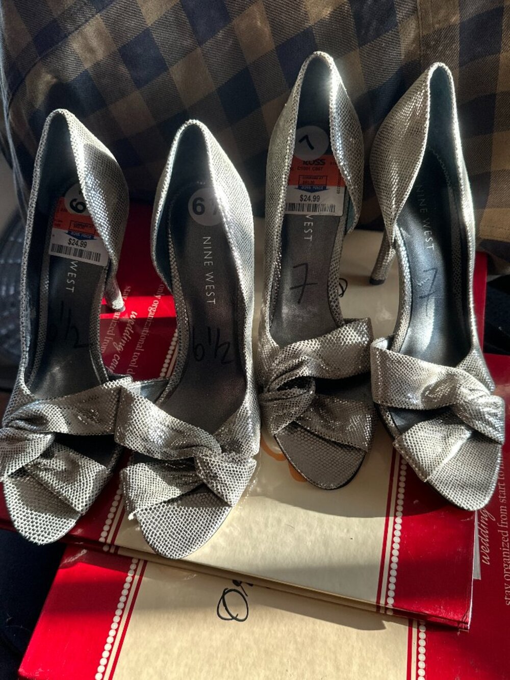 2 Pair Of Nine West JoJus Metallic Silver Snakeskin Knot Heels Sizes 6.5 and 7